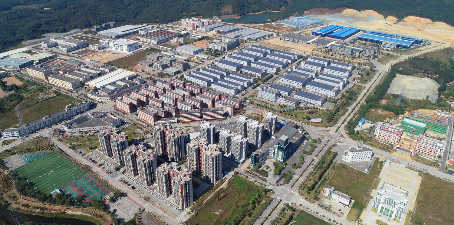 4、2021_0101_121956A翠山湖核心區(qū)已基本完成建設，廠房林立、配套完善。_調(diào)整大小.jpg