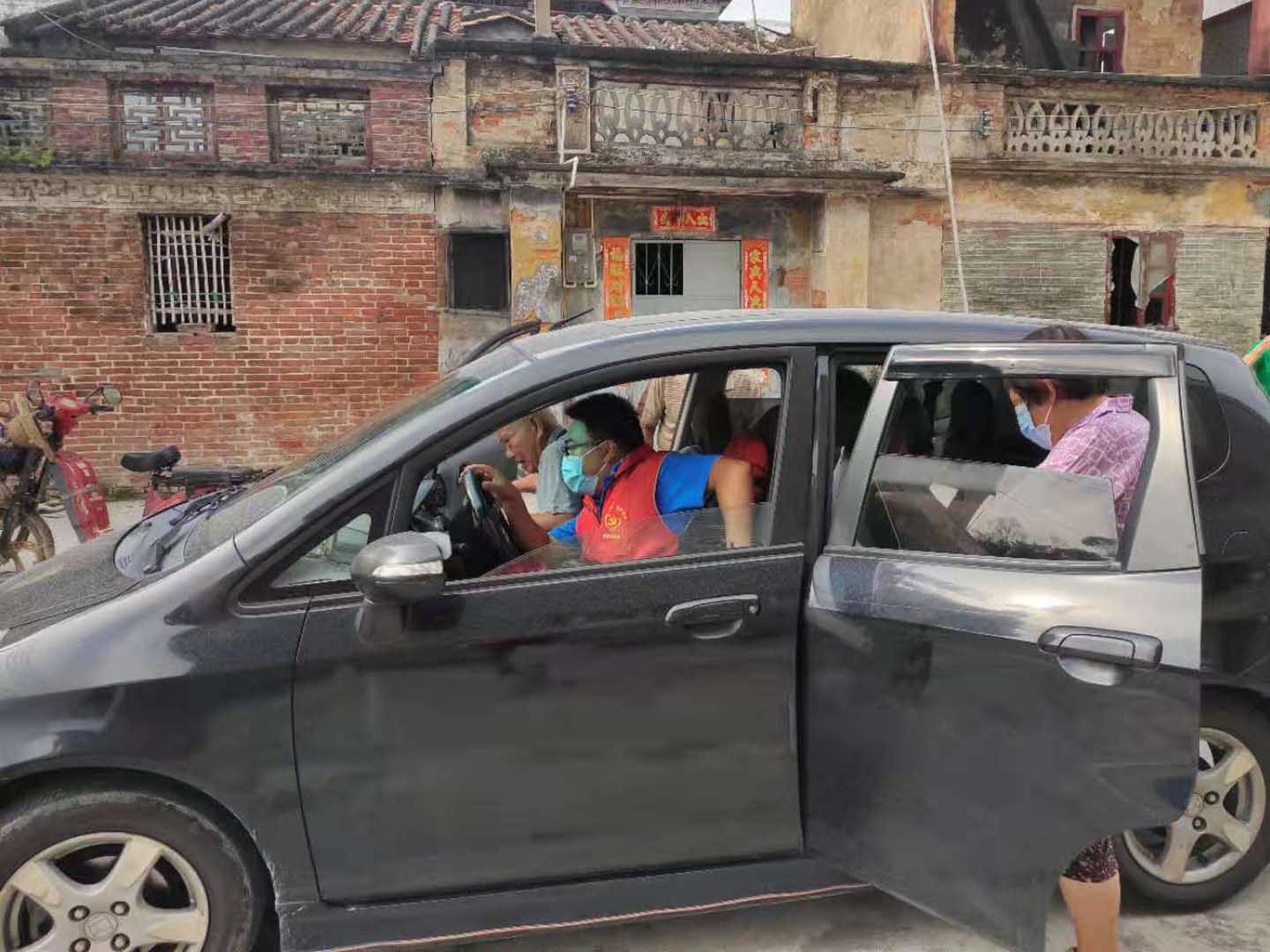 利用私車(chē)接送 (1).jpg