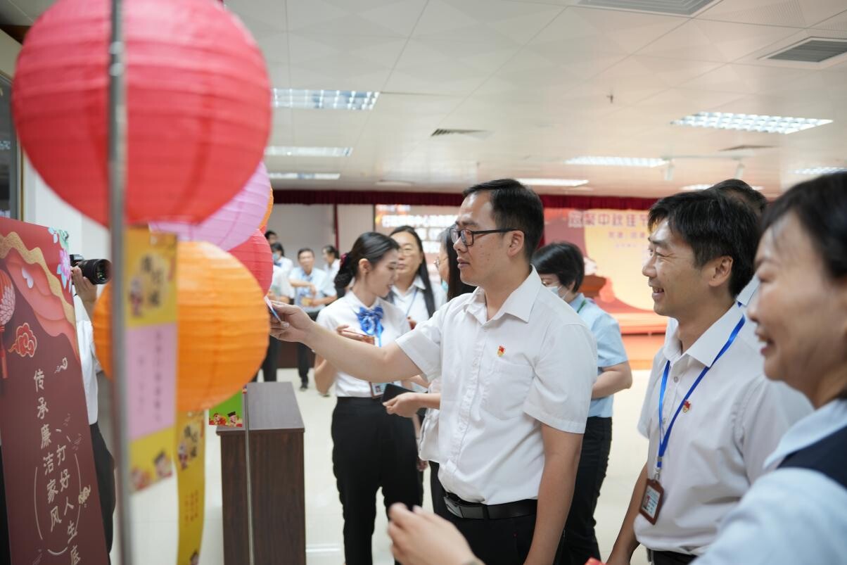 歡聚中秋佳節(jié) 政銀共譜未來--開平市政務(wù)服務(wù)數(shù)據(jù)管理局舉辦黨建、團(tuán)建、工會(huì)共建活動(dòng)_3