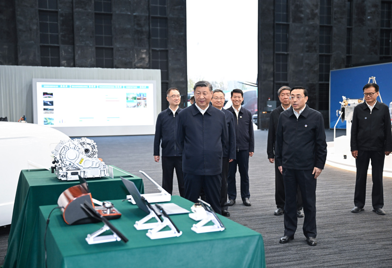 10月17日至18日，中共中央總書記、國家主席、中央軍委主席習近平在安徽考察。這是17日下午，習近平在合肥濱湖科學城察看安徽省重大科技創(chuàng)新成果集中展示。