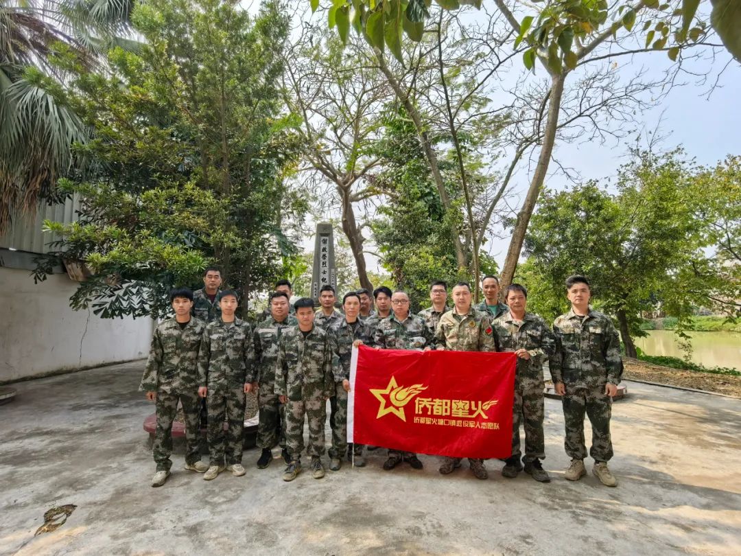緬懷先烈礪初心 賡續(xù)血脈擔(dān)使命——塘口鎮(zhèn)開展清明祭掃謝啟榮烈士紀(jì)念碑活動(dòng)