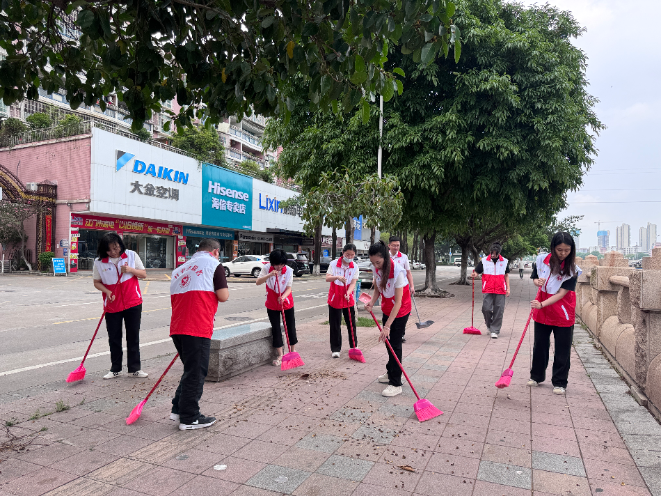 市政務(wù)和數(shù)據(jù)局開展第37個愛國衛(wèi)生月環(huán)境衛(wèi)生整治愛國衛(wèi)生運(yùn)動