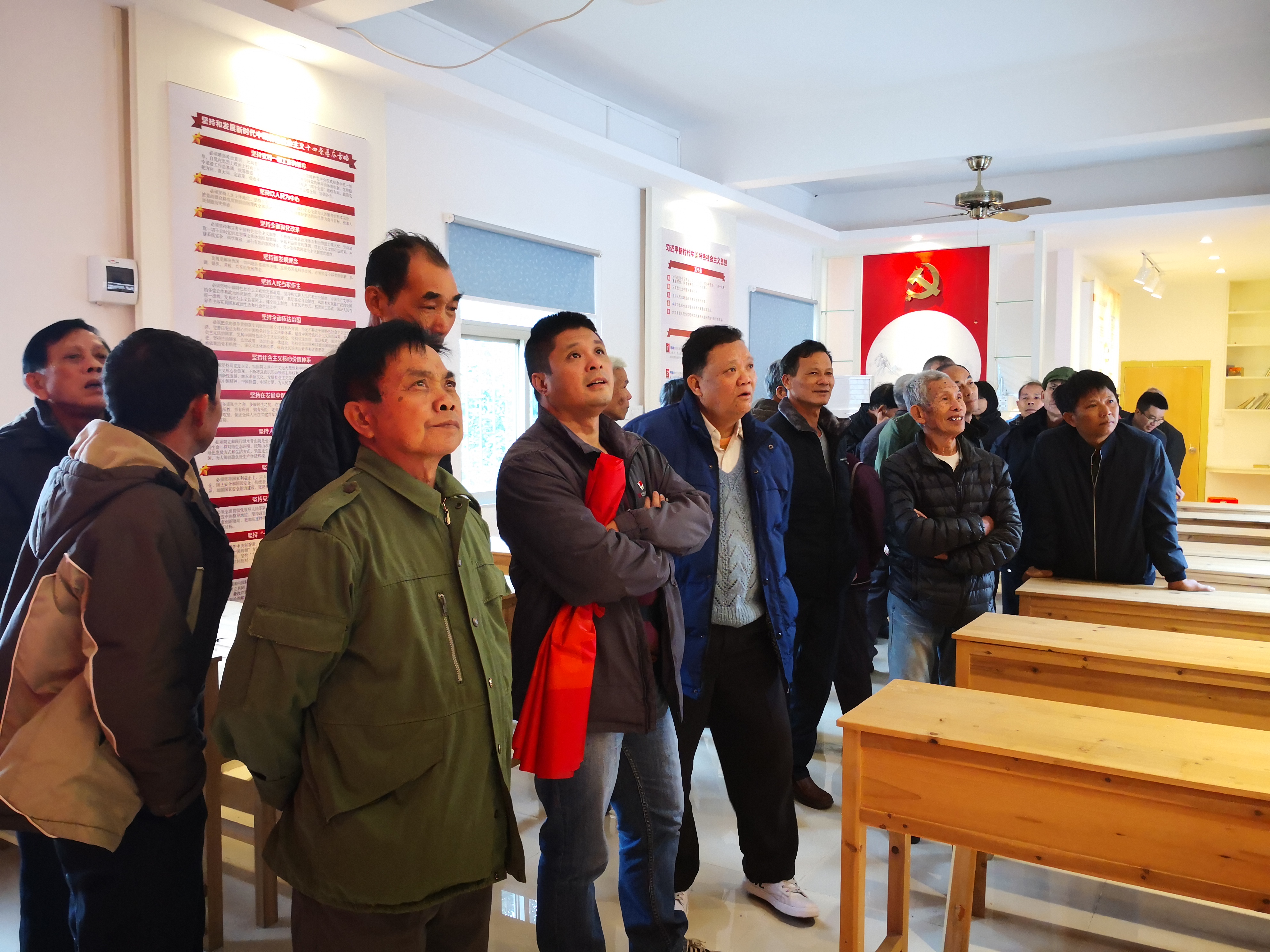 11. 到江門(mén)市紅色教育基地-萬(wàn)隆客棧開(kāi)展黨性教育.jpg